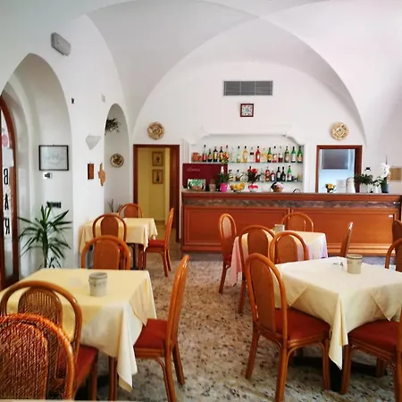 毕安卡玛利亚酒店 3*