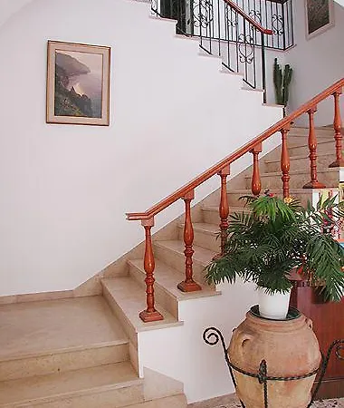 毕安卡玛利亚酒店 3*